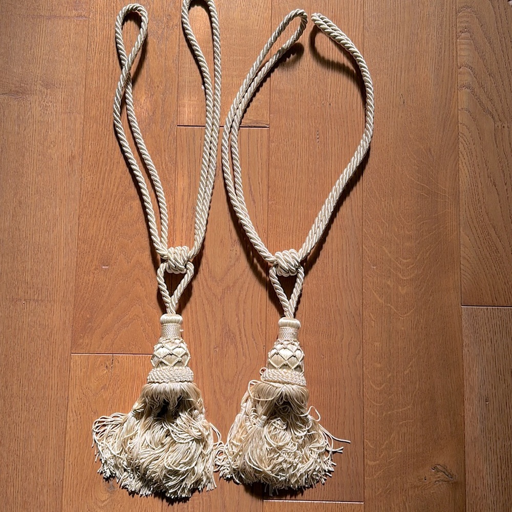 Pair of Large Curtain Tiebacks Tassel Drapery Rope Design Holdbacks Decor